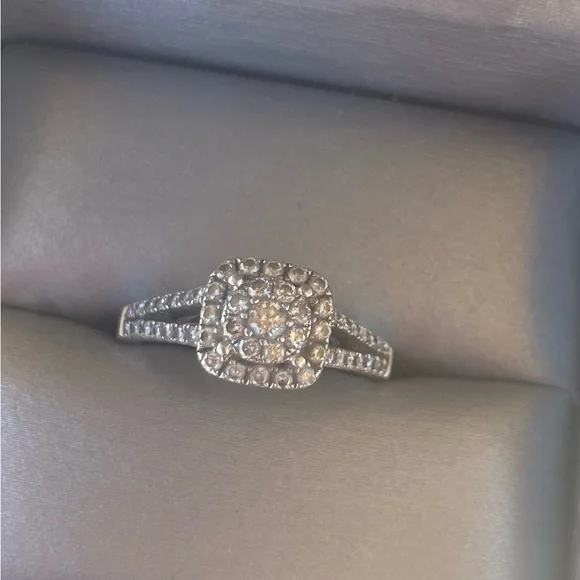 Wedding ring - Picture 2 of 3